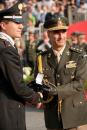 Gen. VALERO dell'Argentina premia un Sottotenente